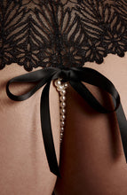 Load image into Gallery viewer, Black panty with white pearl string - Destino Panty