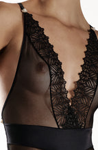 Load image into Gallery viewer, Black bodysuit with pearl string - Destino Body