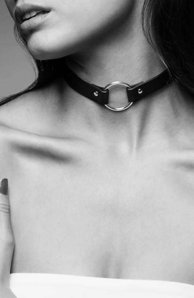 Faux leather choker with O-ring